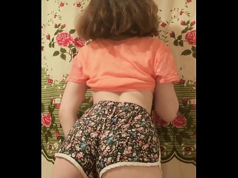 ❤️ Nena jove sexy despullant-se els pantalons curts davant la càmera ❤️❌ Putes a nosaltres ❤