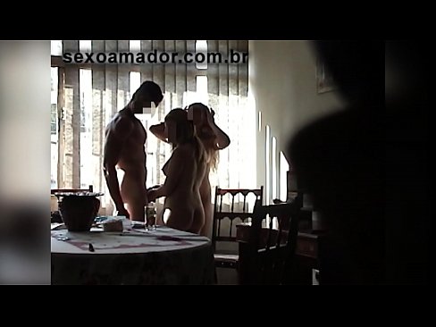 ❤️ Els amics sexuals conviden un home gegant i un trio amb ell ❤️❌ Putes a nosaltres ❤