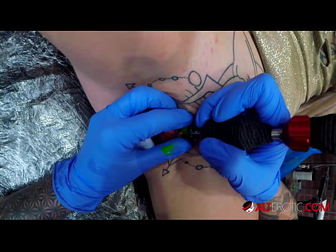 ❤️ La bomba Sully Savage, molt tatuada, es va tatuar al clítoris ❤️❌ Putes a nosaltres ❤