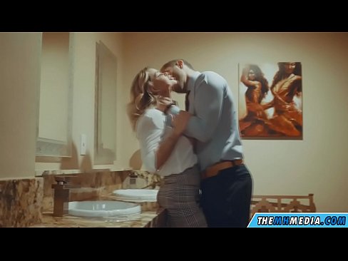 ❤️ Quan una rossa tetona et sedueix en un lavabo públic ❤️❌ Putes a nosaltres ❤